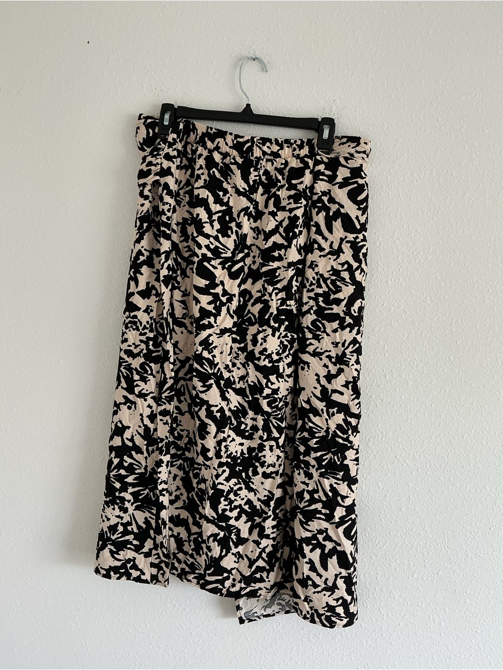 Ava & Viv Black and Cream Floral Midi Skirt